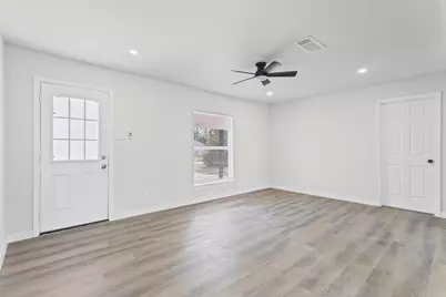 370 W Bolivar Street, Vidor, TX 77662 - Photo 6