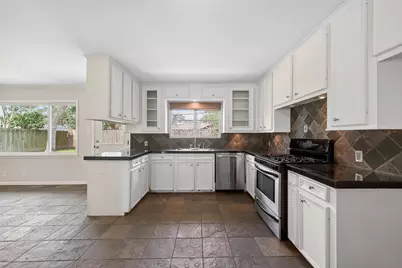 4746 Kinglet Street, Houston, TX 77035 - Photo 12
