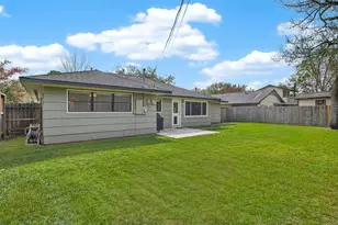 4746 Kinglet St, Houston, TX 77035 - Photo 34