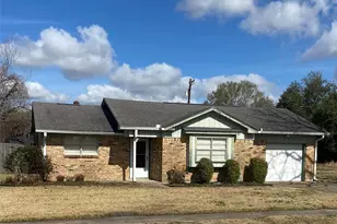 211 Fitz Rd, Alvin, TX 77511 - Photo 1