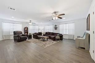 915 S 13th St, Nederland, TX 77627 - Photo 16