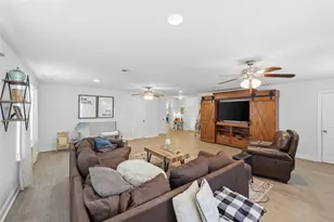 915 S 13th St, Nederland, TX 77627 - Photo 18