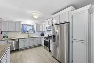 915 S 13th St, Nederland, TX 77627 - Photo 14