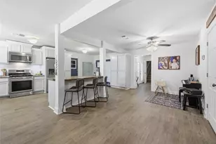 915 S 13th St, Nederland, TX 77627 - Photo 6