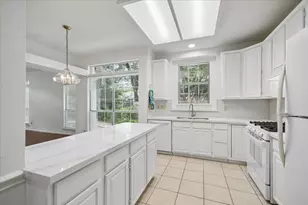 88 Laughing Brook Ct, The Woodlands, TX 77380 - Photo 6