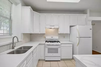 88 Laughing Brook Court, The Woodlands, TX 77380 - Photo 8