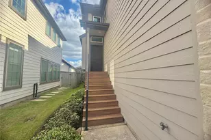 8758 Laurel Crest Dr, Missouri City, TX 77459 - Photo 4