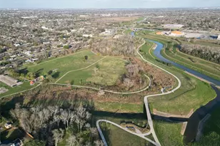 10842 Fairland Dr, Houston, TX 77051 - Photo 2