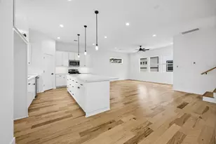 424 Sikes St, Houston, TX 77018 - Photo 2