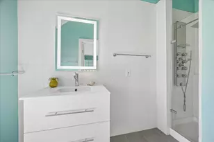 2402 McClendon St, Houston, TX 77030 - Photo 38