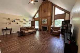 180 Laurie Ln, Silsbee, TX 77656 - Photo 2