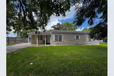 225 Beatrice Street, La Marque, TX 77568 - Photo 2