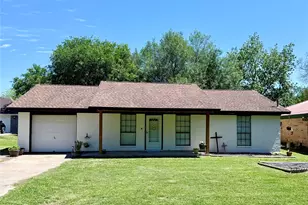 1255 S Gustan St, Sour Lake, TX 77659 - Photo 1