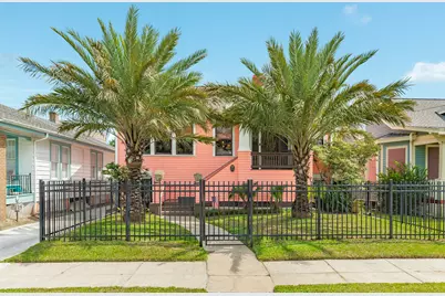 3911 Avenue R 1/2, Galveston, TX 77550 - Photo 2