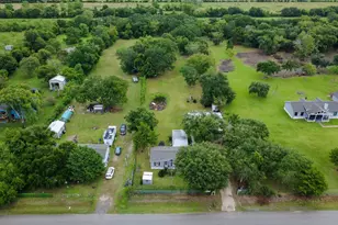 5027 Farmer Rd, Alvin, TX 77511 - Photo 2