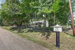 13917 Ambrose St, Houston, TX 77045 - Photo 4
