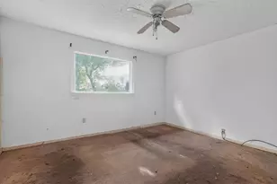 13917 Ambrose St, Houston, TX 77045 - Photo 12