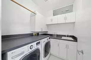 7002 Newcastle St, Bellaire, TX 77401 - Photo 10