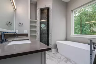 8409 Hempstead Rd, Houston, TX 77008 - Photo 18