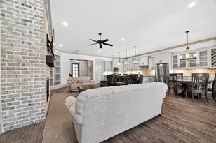 2072 Laurie Darlin Dr, Conroe, TX 77384 - Photo 8