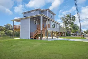 915 Oak Grove St, La Porte, TX 77571 - Photo 2