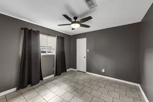 622 S Rivershire Dr, Conroe, TX 77304 - Photo 34