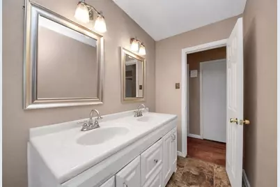 2914 Dragonwick Drive, Houston, TX 77045 - Photo 18