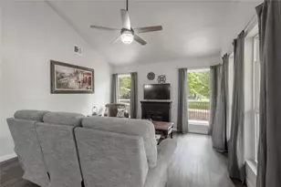 110 N Bailey St, Trinity, TX 75862 - Photo 8