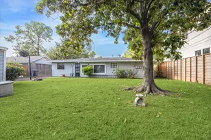 3825 Gramercy St, Houston, TX 77025 - Photo 10