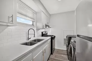 2420 McDuffie St, Houston, TX 77019 - Photo 8