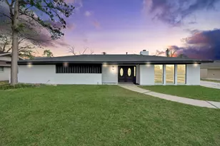 1418 San Sebastian Ln, Nassau Bay, TX 77058 - Photo 1