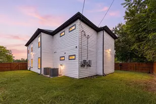 5854 Southville St, Houston, TX 77033 - Photo 2