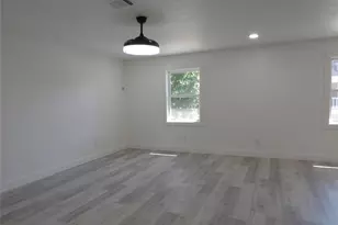 5623 Theall Rd, Houston, TX 77066 - Photo 16
