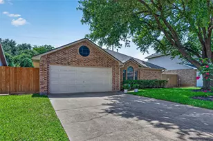 16314 Maple Downs Ln, Sugar Land, TX 77498 - Photo 2