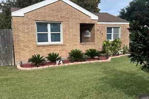 2410 Scott St, La Marque, TX 77568 - Photo 2