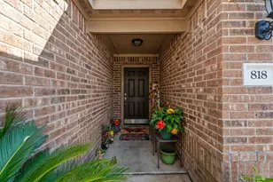 818 Marigold Rd, Baytown, TX 77521 - Photo 4