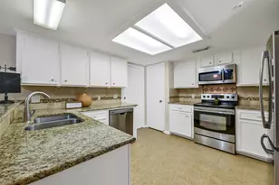 9360 Briar Forest Dr, Houston, TX 77063 - Photo 22