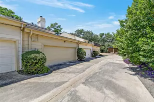 9360 Briar Forest Dr, Houston, TX 77063 - Photo 30