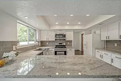 17 E Wandering Oak Drive, The Woodlands, TX 77381 - Photo 14