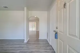 15611 La Casa Ln, Houston, TX 77062 - Photo 4