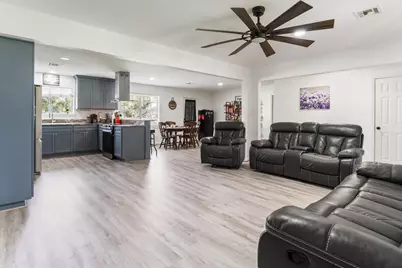 904 Avenue C, Sweeny, TX 77480 - Photo 14