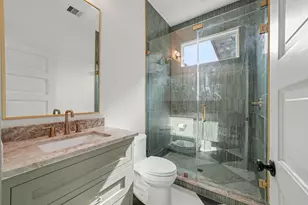 404 Avondale St, Houston, TX 77006 - Photo 16