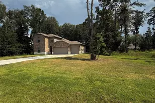 2914 Roman Forest Blvd, New Caney, TX 77357 - Photo 2
