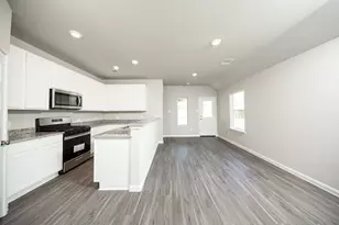 2541 Hawks Eye Dr, Conroe, TX 77301 - Photo 2