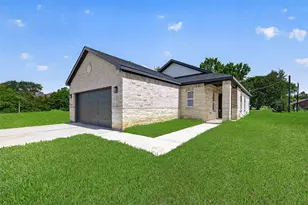 527 Oleander St, Prairie View, TX 77484 - Photo 4
