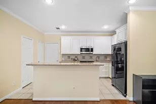 90 McGowen St, Houston, TX 77006 - Photo 8