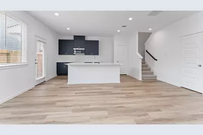 7815 Inwood Hills Lane, Houston, TX 77088 - Photo 8