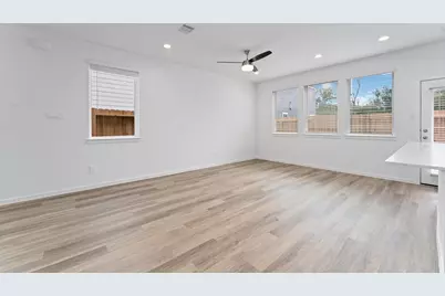 7815 Inwood Hills Lane, Houston, TX 77088 - Photo 12