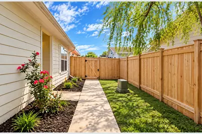 8722 Cherie Grove Circle, Houston, TX 77088 - Photo 2