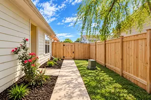 8722 Cherie Grove Cir, Houston, TX 77088 - Photo 2